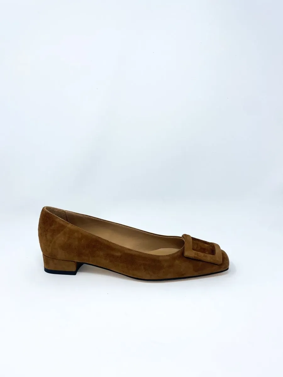 Buckle Shoe in Brown Suede