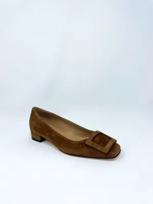 Buckle Shoe in Brown Suede