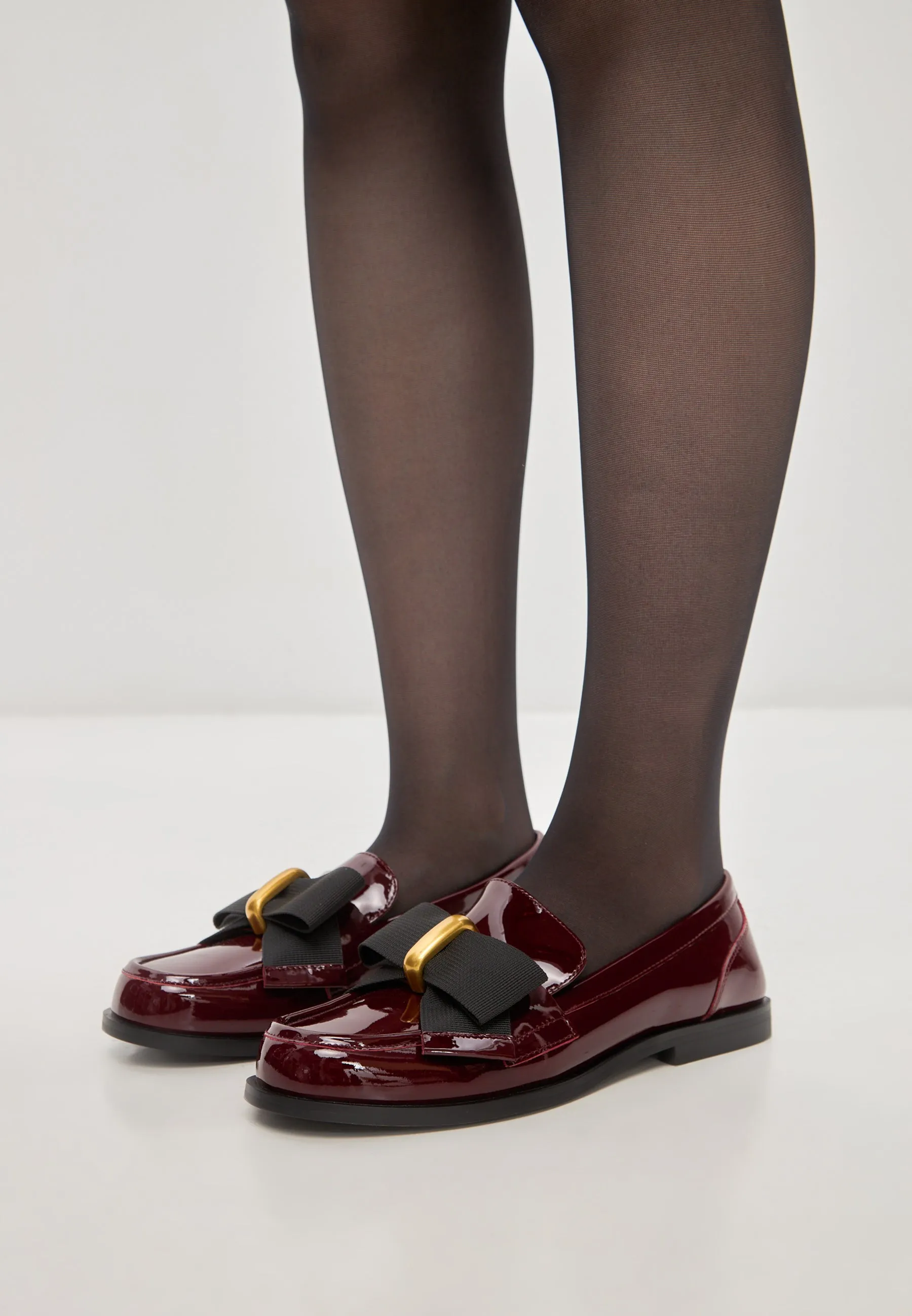 Elegant Loafers with Gold Bow Dorothy - Patent Red