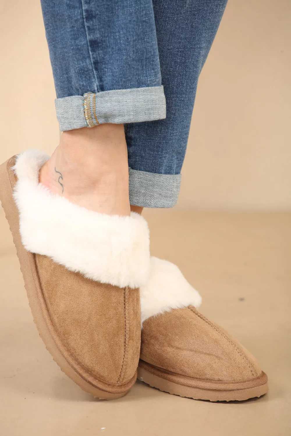 WOMENS WARM CHESTNUT SUEDE SNUG FAUX FUR SLIPPERS